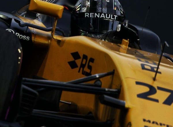 Renault se la juega en Yas Marina