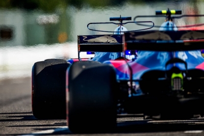 Toro Rosso con tres pilotos jóvenes intentan luchar la zona media en México