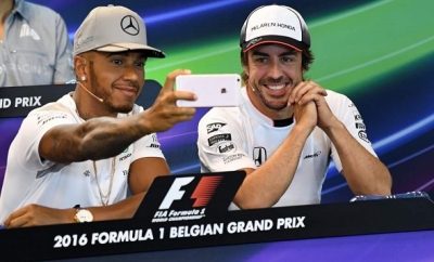 Hamilton: "Sólo hubo un compañero del que aprendí algo: Alonso"