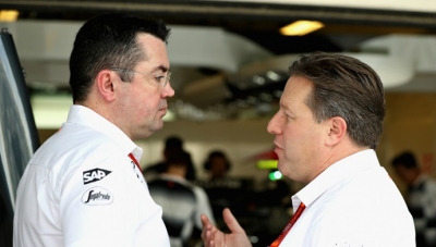 Brown y Boullier, cada uno en un lío diferente