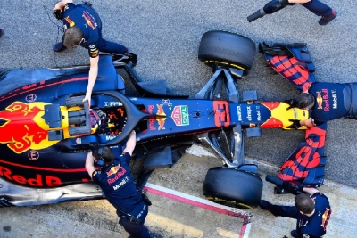 Red Bull solo se centra en rodar