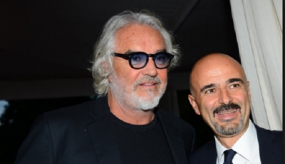 Briatore se moja: “Ferrari ya está al nivel de Mercedes”