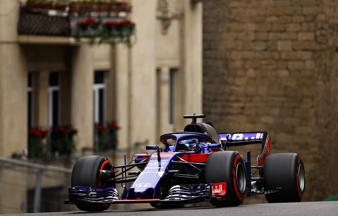 Los pilotos de Toro Rosso se estrenan en Bakú