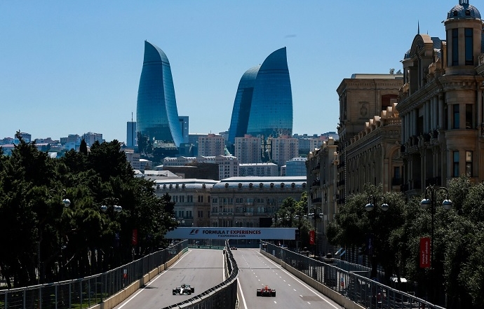 Mercedes tratará de doblegar a Ferrari en las calles de Baku