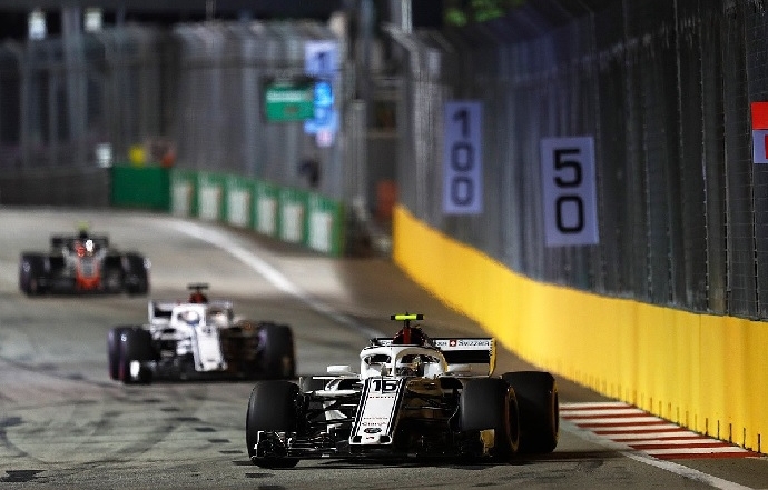 Domingo en Singapur-Sauber: Una buena estrategia permite llegar a los puntos