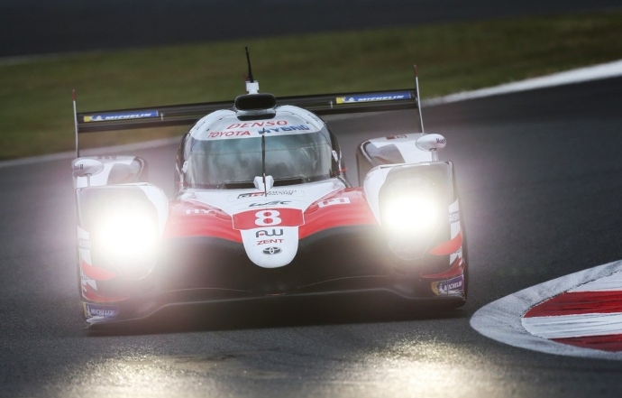 Alonso marca el mejor crono en los libres de Fuji