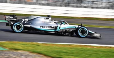 El color plata y el aire a campeón se mantienen en el nuevo W10 de Mercedes