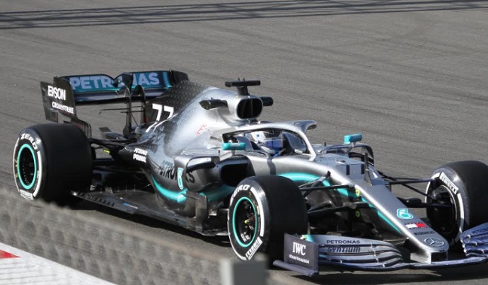 Test en Barcelona- Dia 1- Mercedes se esconde bajo los neumáticos y los sensores