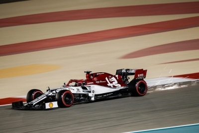 Domingo en Baréin Alfa Romeo Kimi en los puntos