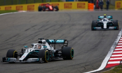 CRÓNICA: Hamilton se eleva al milenio con Sainz 14º