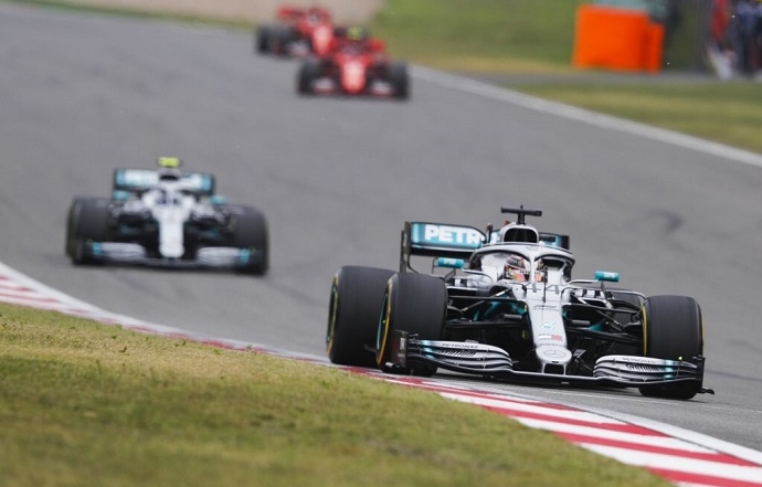 Domingo en China - Mercedes: Como apisonadoras por Shanghai