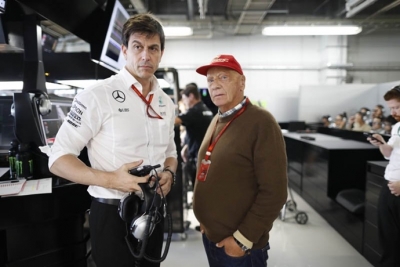 Wolff se hunde en lágrimas con la muerte de Niki Lauda