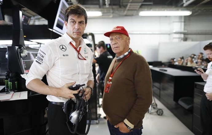 Wolff se hunde en lágrimas con la muerte de Niki Lauda