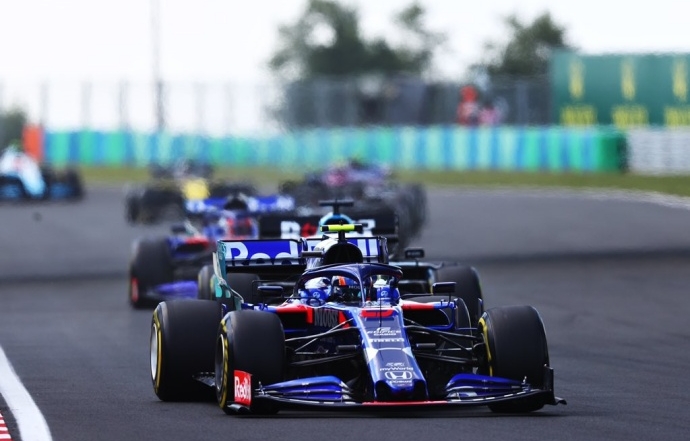 Domingo en Hungría – Toro Rosso: Albon rescata un punto tras una bonita lucha con Kvyat