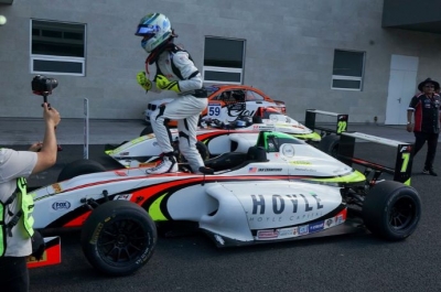 Jak Crawford vence en la primera carrera de la gran final de la FIA F4 Nacam en la Ciudad de México