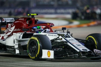 Domingo en Singapur – Alfa Romeo: Giovinazzi rescata un punto en la carrera de su vida; Raikkonen tiene una noche complicada