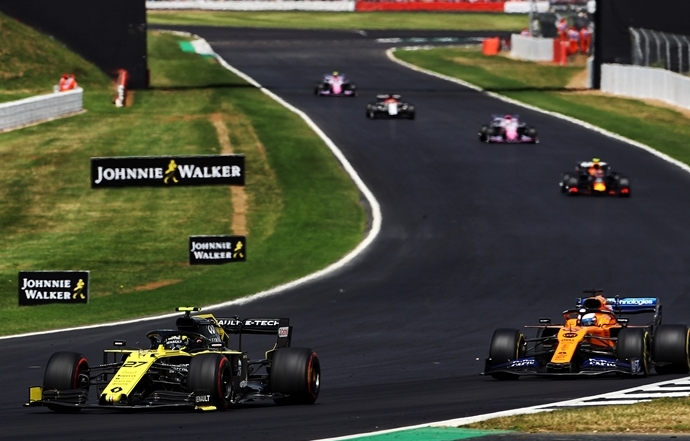 Renault admite que no le es fácil competir contra McLaren