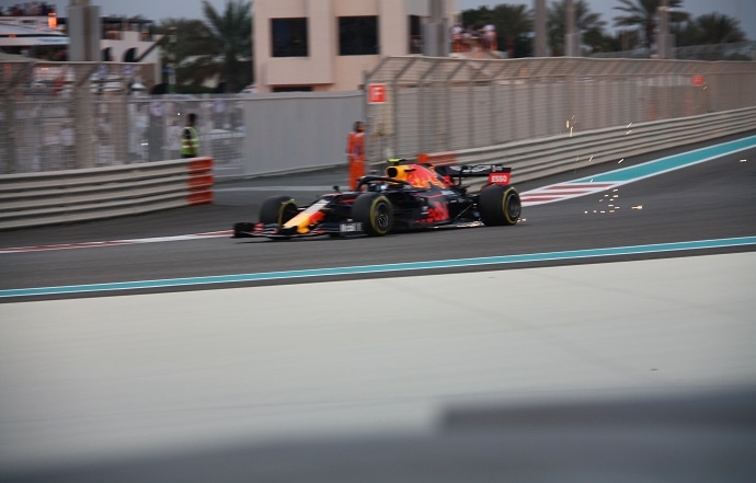 Libres 3 en Abu Dhabi: Verstappen pasa por delante de Mercedes