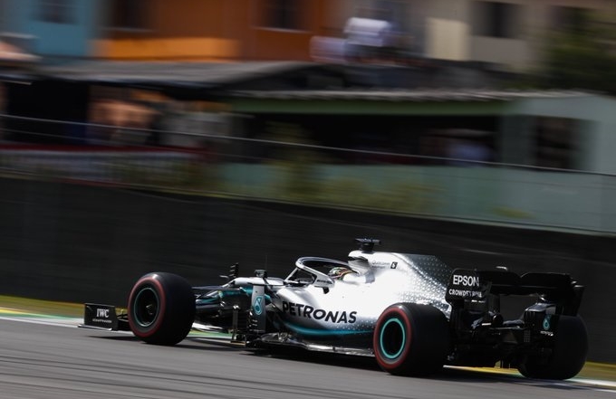 Domingo en Brasil - Mercedes: Hamilton salva un P3 en el caos brasileño