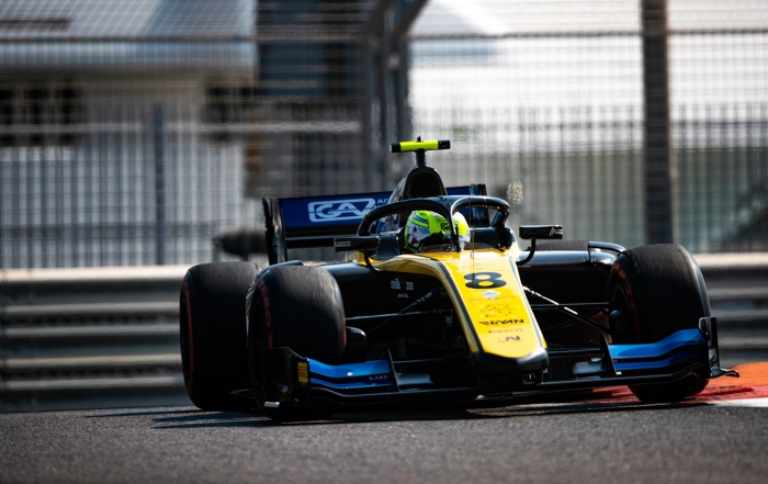 Luca Ghiotto gana la última carrera de la temporada en Yas Marina