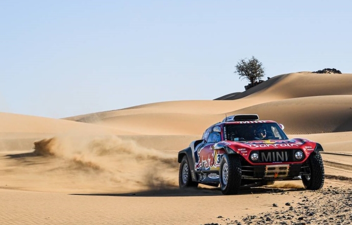 Dakar 2020 Etapa 9: Peterhansel y Al-Attiyah se pegan a Sainz