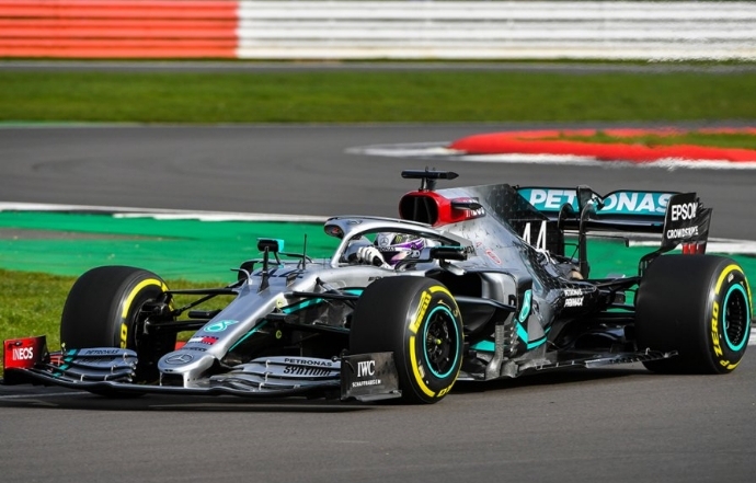 Mercedes le sube la temperatura al 2020