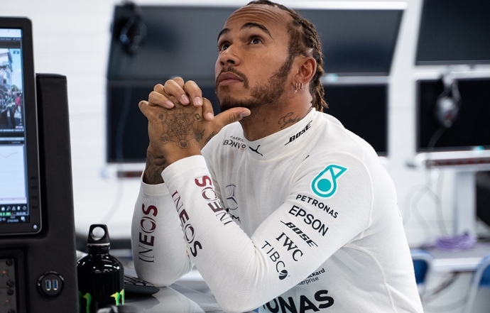 Lewis Hamilton confirma que no padece ningún síntoma de coronavirus