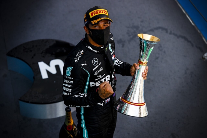 Domingo en España – Mercedes: Hamilton rompe otro récord de Schumacher