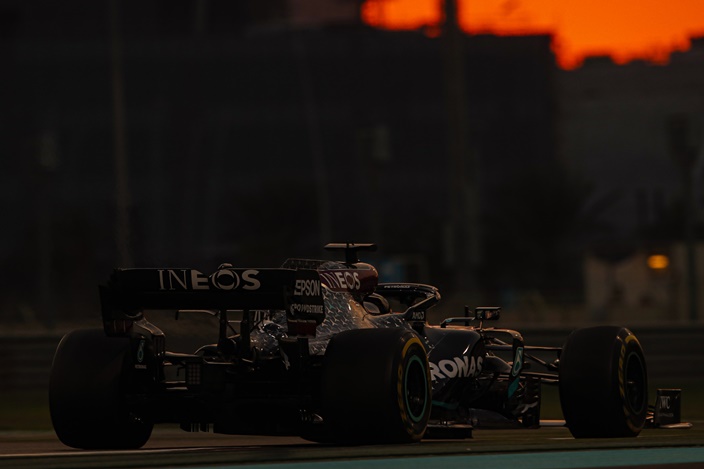 Domingo en Abu Dabi - Mercedes no pudo con Verstappen