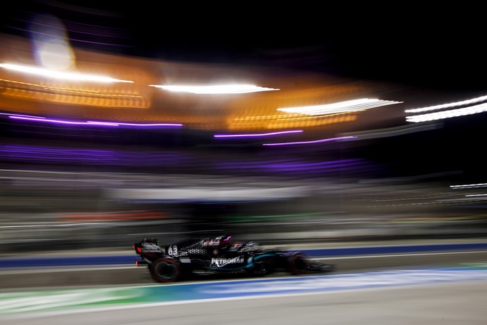 Libres 2 en Sakhir: Russell vuelve a dominar en la debacle de Bottas y Ferrari