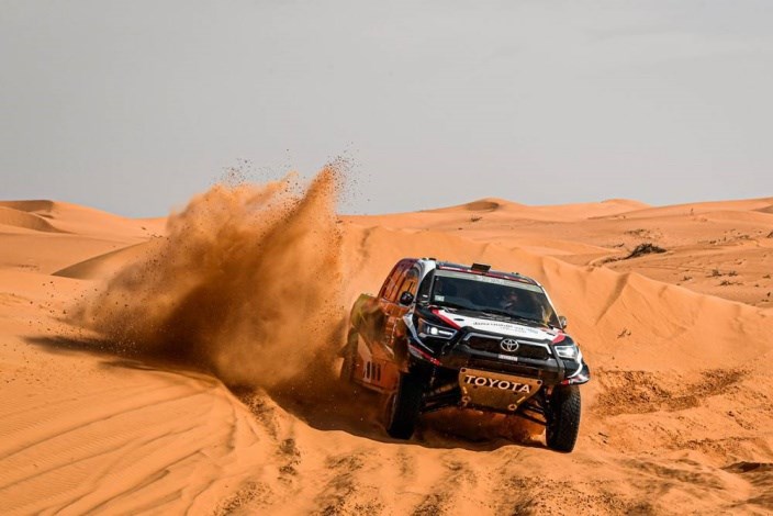 Dakar 2021 – Etapa 7: Al-Rajhi le arrebata la victoria a Peterhansel en los últimos km, Sainz resiste