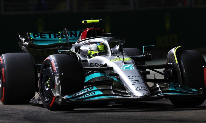 Viernes en Singapur - Mercedes, precavida pero arriba